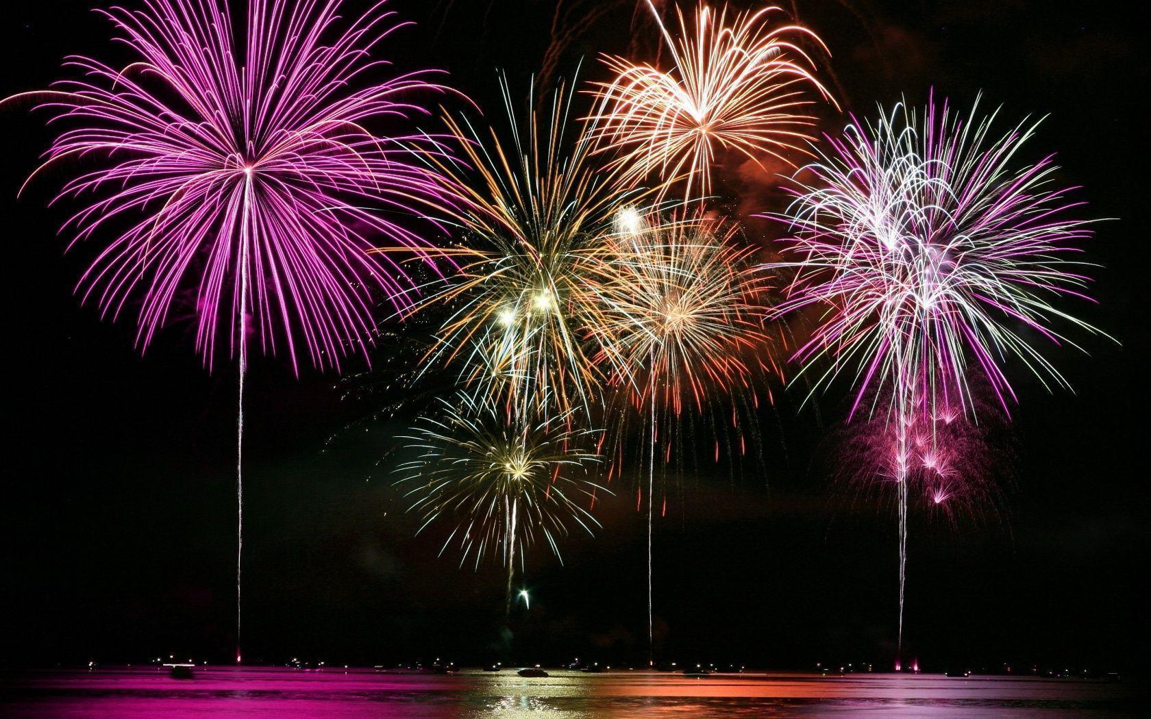Hình ảnh bắn pháo hoa đêm giao thừa đón năm mới đẹp nhất
